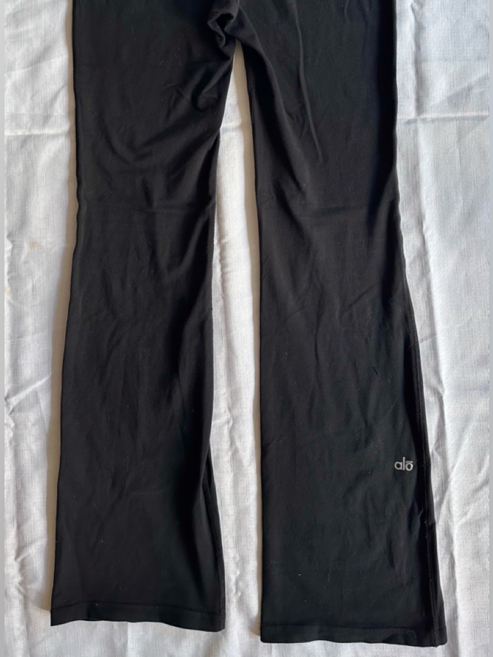 Alo Yoga Pants STRAIGHT LEG with subtle flares, Gray/black. Size: S - Picture 4 of 10